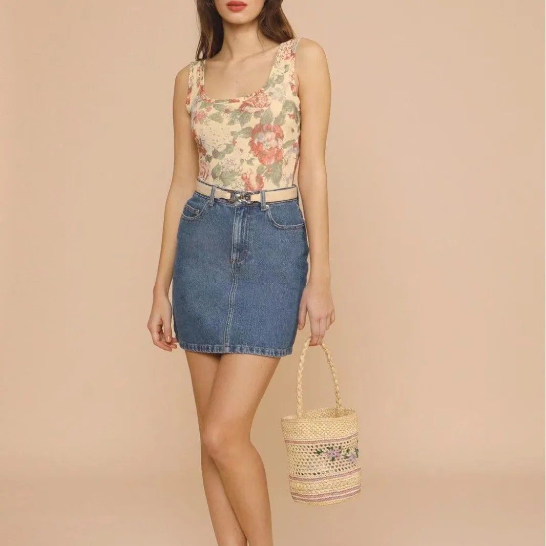 Florales Bucket-Bag aus Raffia-Crochet mit Handstickerei - Gesäumte Böden und Futter